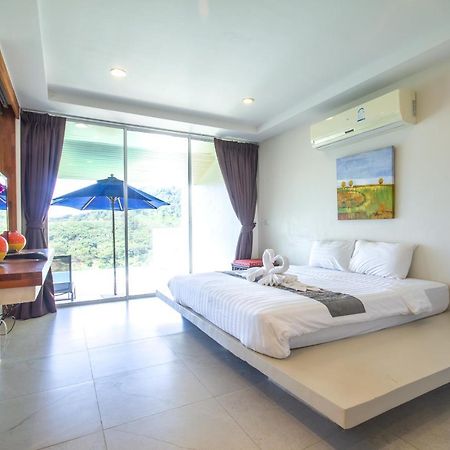 Grand Bleu Ocean View Pool Suite Pantai Kamala Bagian luar foto