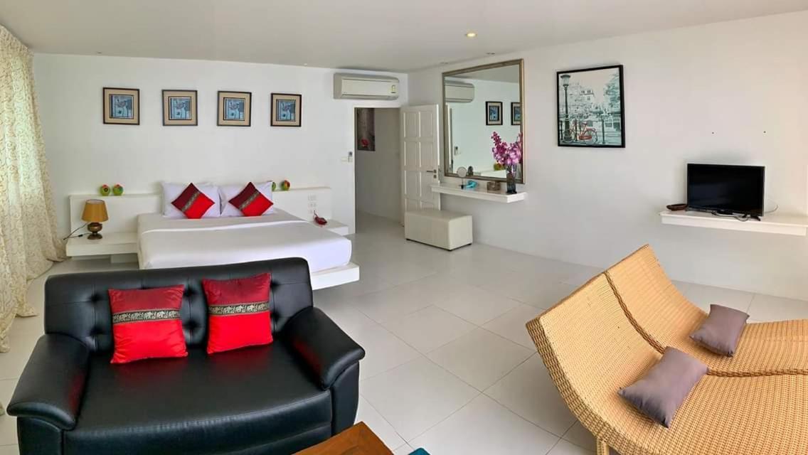 Grand Bleu Ocean View Pool Suite Pantai Kamala Bagian luar foto