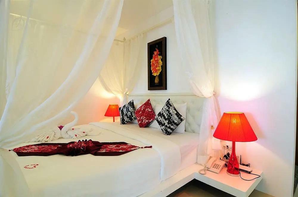 Grand Bleu Ocean View Pool Suite Pantai Kamala Bagian luar foto