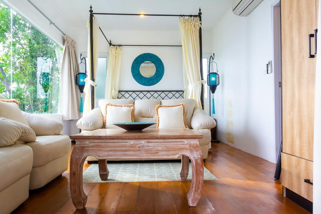 Grand Bleu Ocean View Pool Suite Pantai Kamala Bagian luar foto