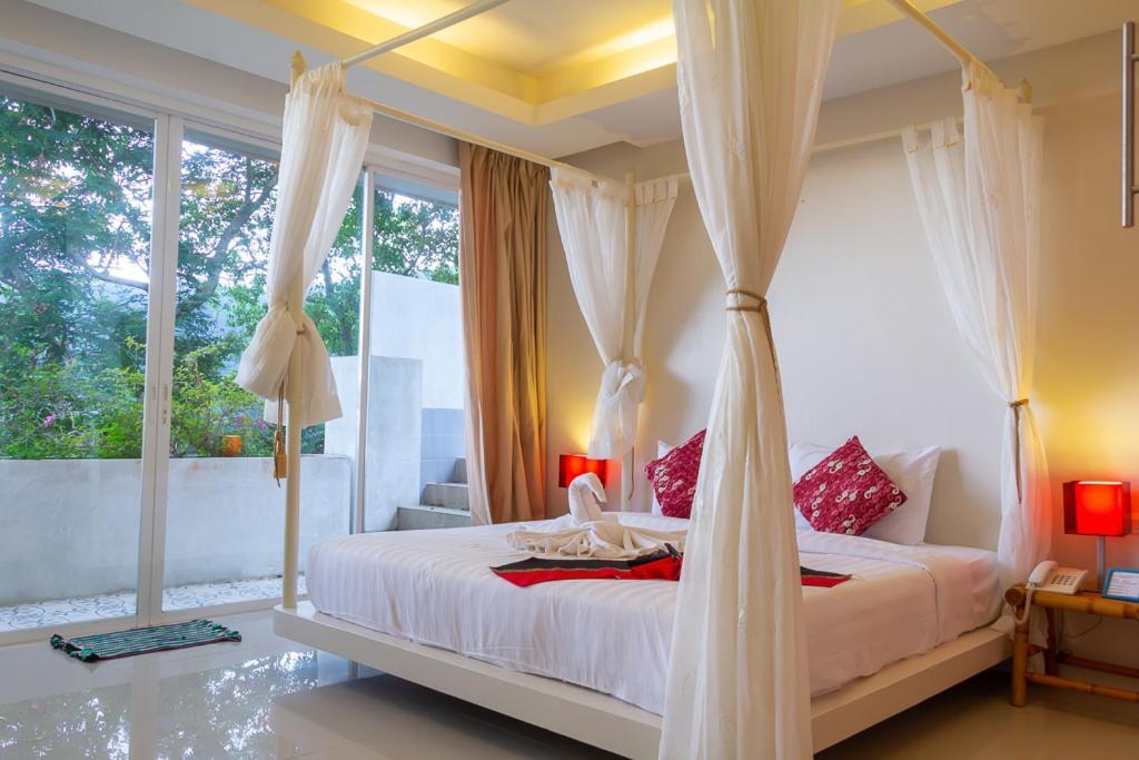 Grand Bleu Ocean View Pool Suite Pantai Kamala Bagian luar foto