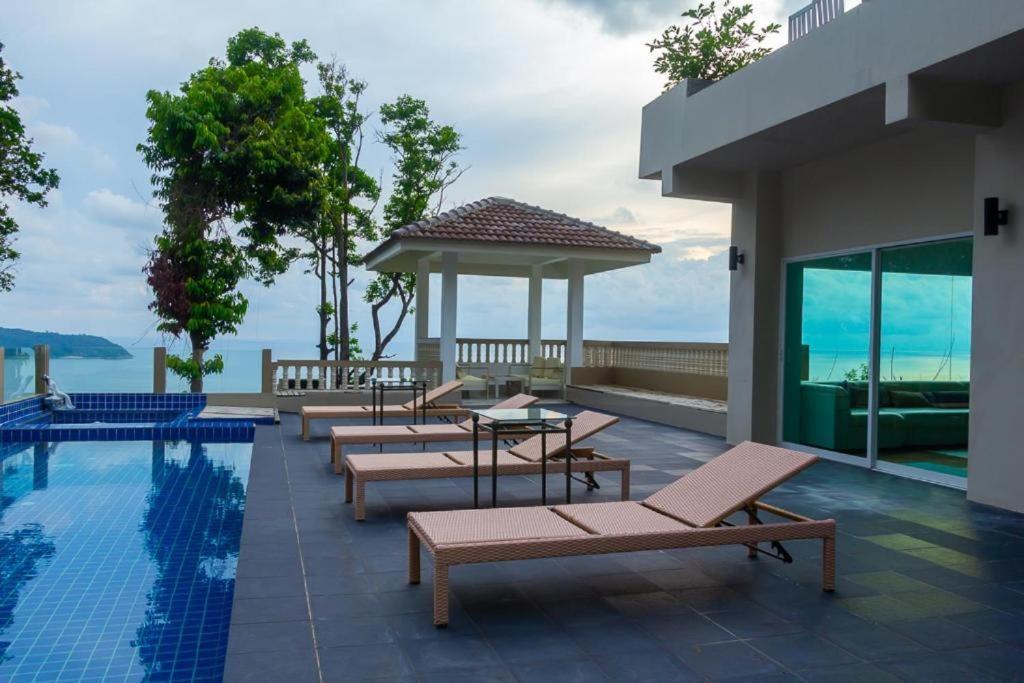 Grand Bleu Ocean View Pool Suite Pantai Kamala Bagian luar foto